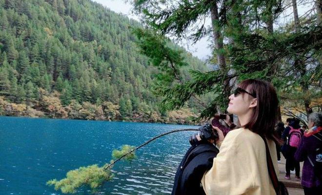 一个人去成都玩要多少钱,玩一趟九寨沟黄龙7天参团报价，人均1300（一个人去成都旅游需要多少钱）