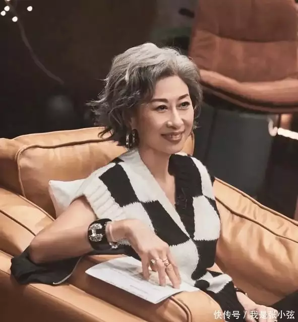 叶倩文的白发、林青霞的法令纹，治好了多少中年女人的容貌焦虑症(叶倩文演唱会林青霞)