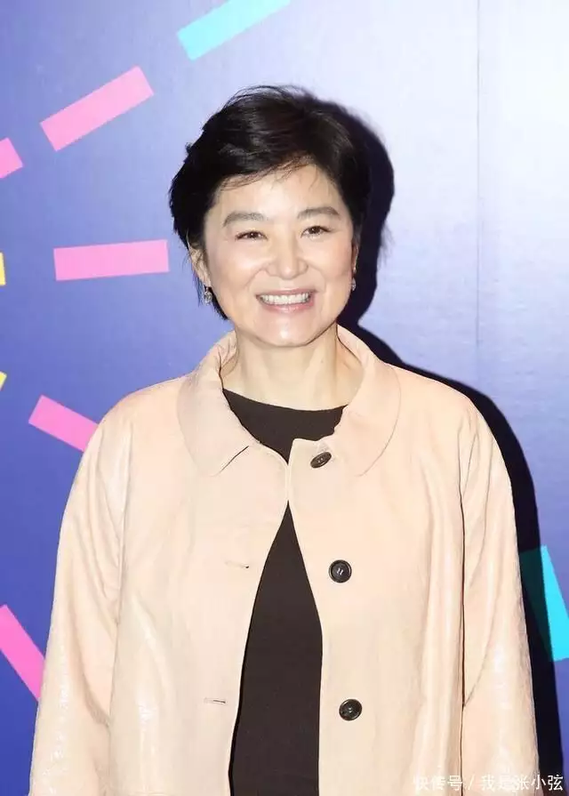 叶倩文的白发、林青霞的法令纹，治好了多少中年女人的容貌焦虑症(叶倩文演唱会林青霞)