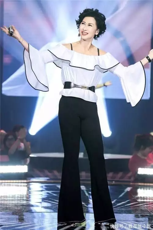 叶倩文才是优雅老去的代表：穿搭不扮嫩不显老，白发不染更显从容(叶倩文和林子祥是怎么走到一起的)