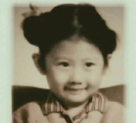 叶倩文：19岁出道，30岁成为天后，36岁嫁50岁林子祥，屡被传婚变(叶倩文的老公是林子祥吗)