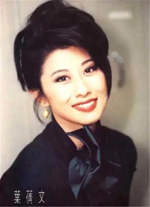 叶倩文：19岁出道，30岁成为天后，36岁嫁50岁林子祥，屡被传婚变(叶倩文的老公是林子祥吗)