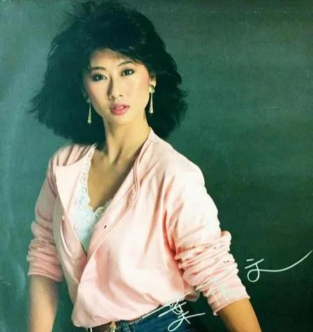 叶倩文：19岁出道，30岁成为天后，36岁嫁50岁林子祥，屡被传婚变(叶倩文的老公是林子祥吗)