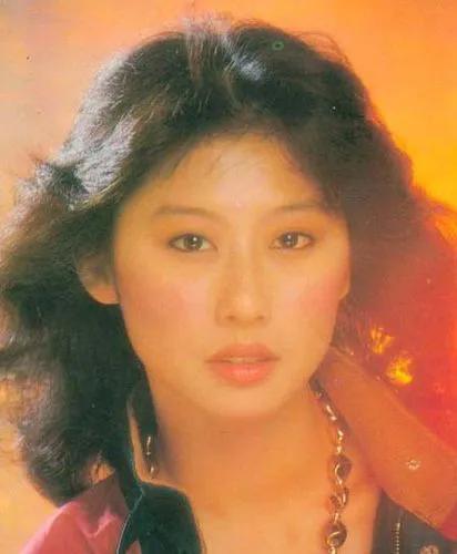 叶倩文：19岁出道，30岁成为天后，36岁嫁50岁林子祥，屡被传婚变(叶倩文的老公是林子祥吗)