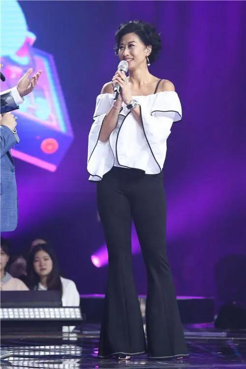 叶倩文：19岁出道，30岁成为天后，36岁嫁50岁林子祥，屡被传婚变(叶倩文的老公是林子祥吗)