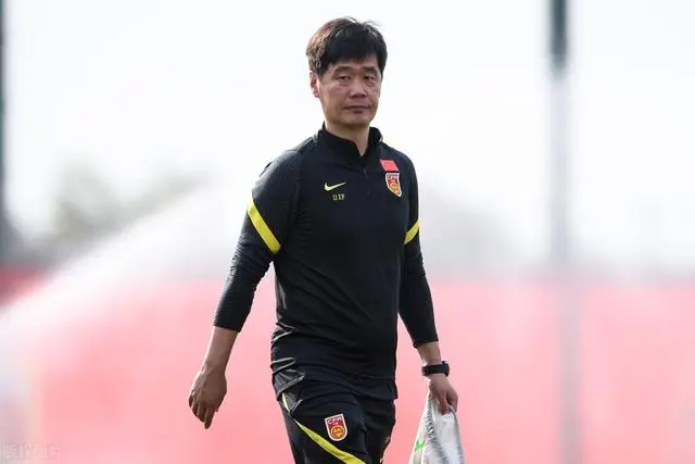 李霄鹏下课，已成定局？媒体给出答案！武汉队新帅又成足协目标？（李霄鹏现在执教哪个队）