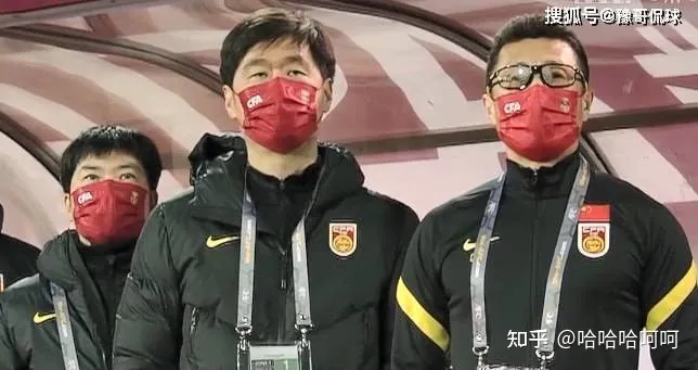 [足球新闻]李霄鹏下课？输日本输越南，人民日报点名批评：62年首负越南！（李霄鹏去哪里了）