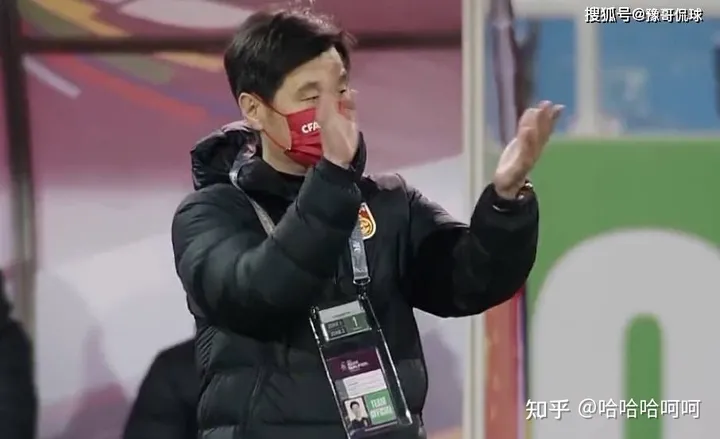 [足球新闻]李霄鹏下课？输日本输越南，人民日报点名批评：62年首负越南！（李霄鹏去哪里了）