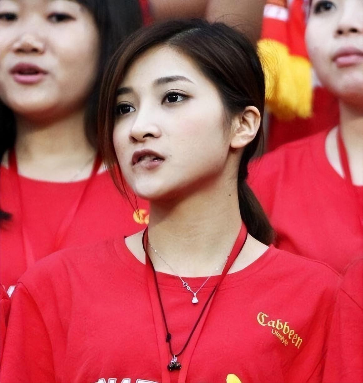 卷入李铁案，李霄鹏被调查？无缘中方教练组，名记：或早已经下课（李霄鹏李铁关系）