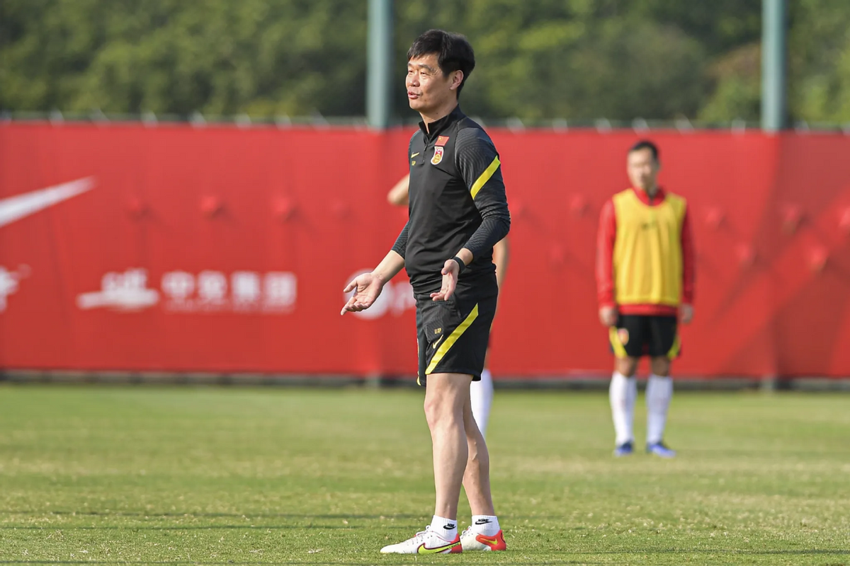 李霄鹏下课悬念揭晓！CCTV专访正式回应，亚洲杯给陈戌源提要求（李霄鹏说话）