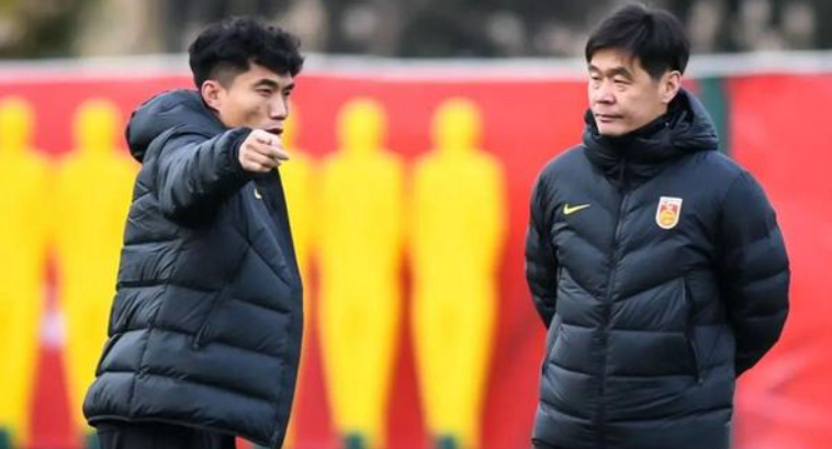 李霄鹏下课的可能性是99.99%，但国足下任主帅未必是奥拉罗尤（足球教练李霄鹏）