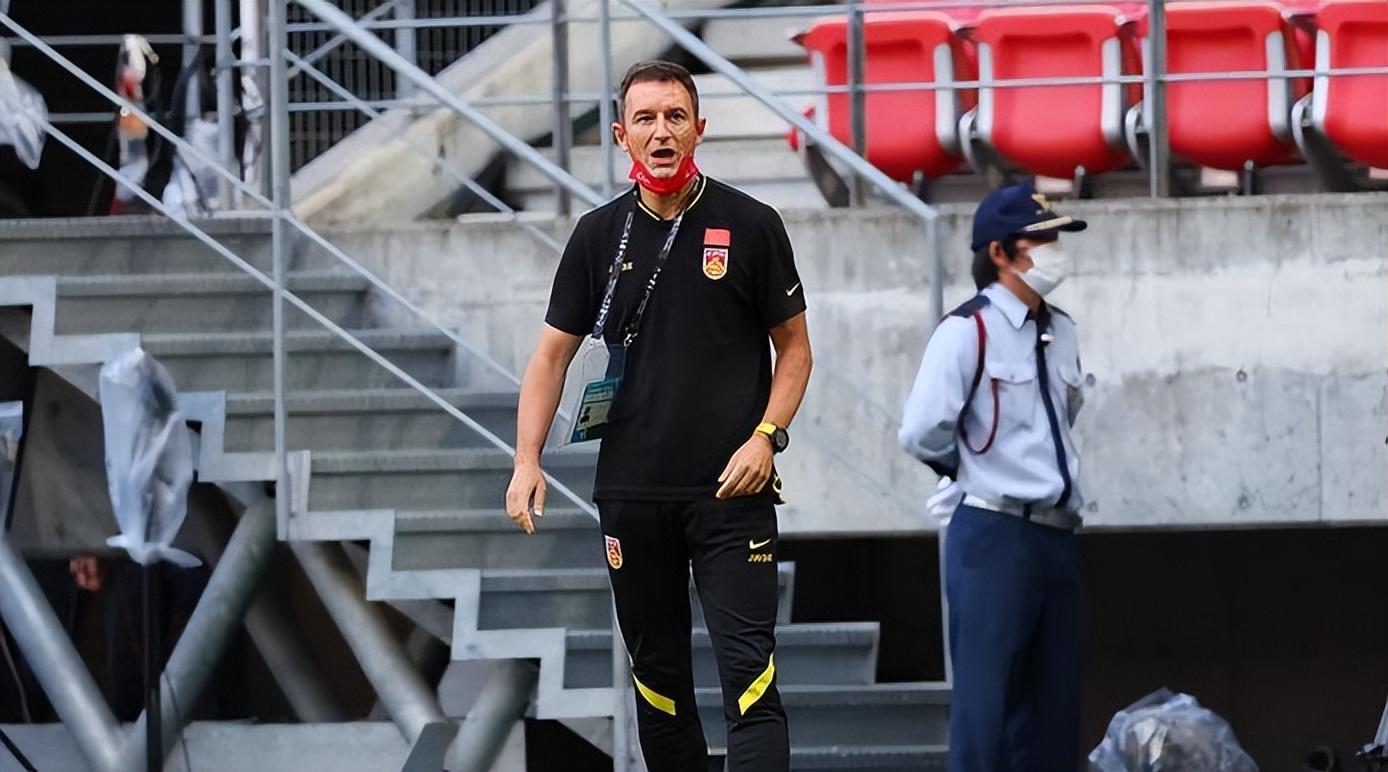 李霄鹏下课的可能性是99.99%，但国足下任主帅未必是奥拉罗尤（足球教练李霄鹏）