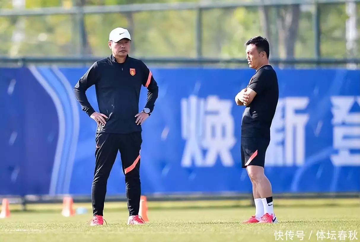 李霄鹏下课已定！曝足协欲请韩国名帅执教国足，解决球队2大顽疾拥有最性感嘴唇的这十位女明星，每个都妩媚动人，身材惹火性感（国足李霄鹏婚礼）