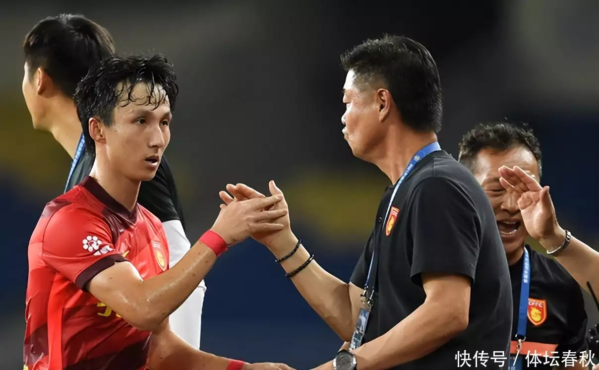 李霄鹏下课已定！曝足协欲请韩国名帅执教国足，解决球队2大顽疾拥有最性感嘴唇的这十位女明星，每个都妩媚动人，身材惹火性感（国足李霄鹏婚礼）