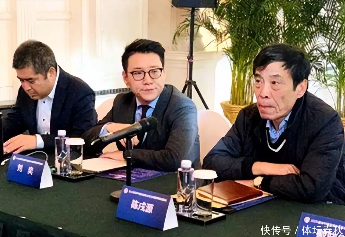 李霄鹏下课已定！曝足协欲请韩国名帅执教国足，解决球队2大顽疾拥有最性感嘴唇的这十位女明星，每个都妩媚动人，身材惹火性感（国足李霄鹏婚礼）