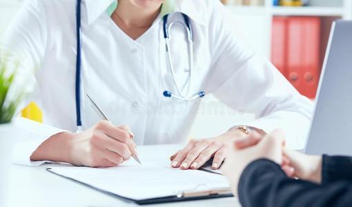 中晚期肝癌的症状和治疗方法有哪些?中晚期肝癌患者如何治疗?(中晚期肝癌治疗方案)