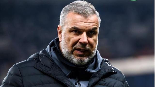 尘埃落定！李霄鹏下课悬念揭晓，权威媒体透露消息，球迷直呼意外（李霄鹏冲进球场视频）