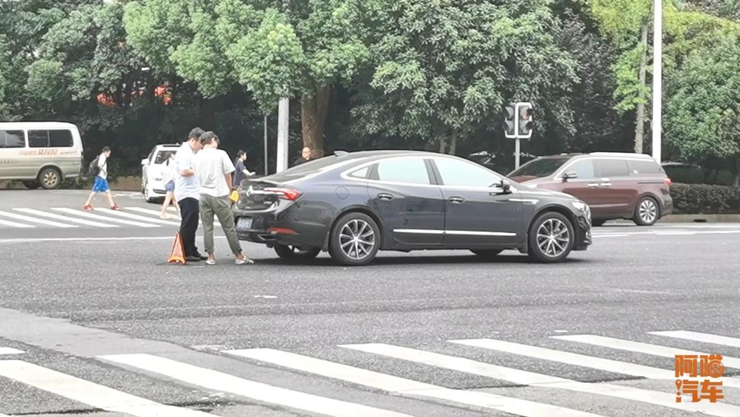 车险三责到底买100万还是200万，喵哥教你算笔账，保你不会吃亏(车险三责险100万)