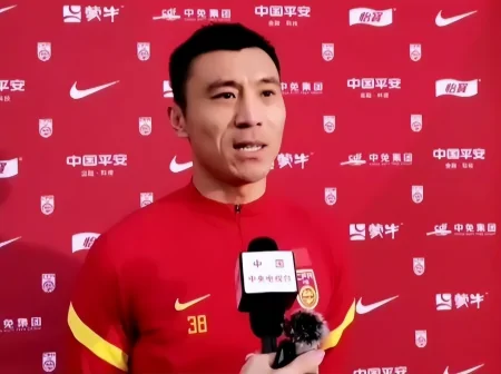 足协正式开启选帅，李霄鹏下课早已注定，未来去向引发球迷关注（李霄鹏踢球视频）