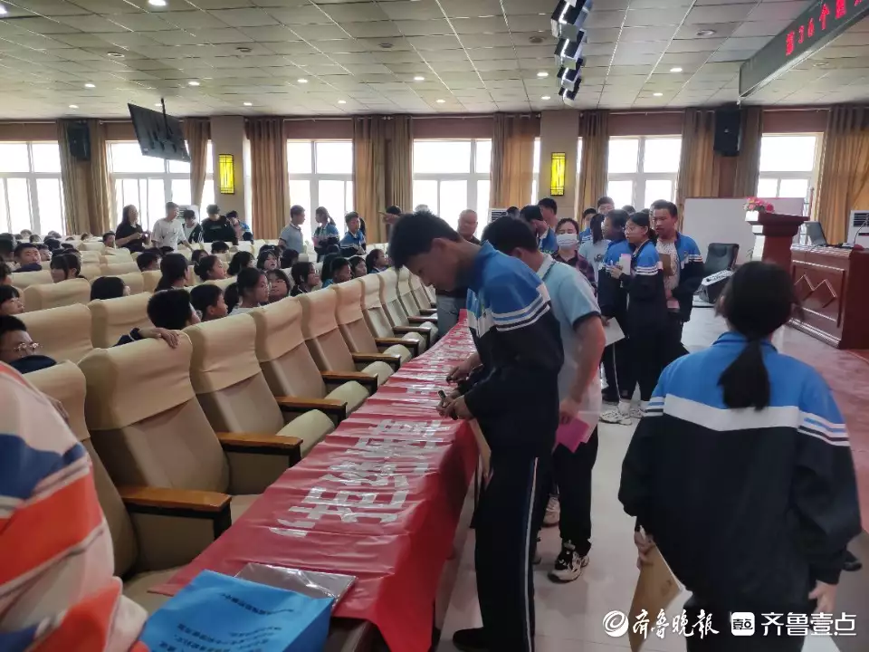 阳信县疾控中心走进校园开展世界无烟日宣传