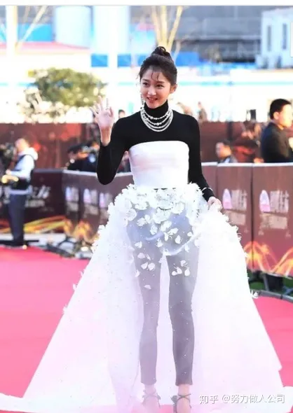 你最不能接受的服装搭配是怎样的？