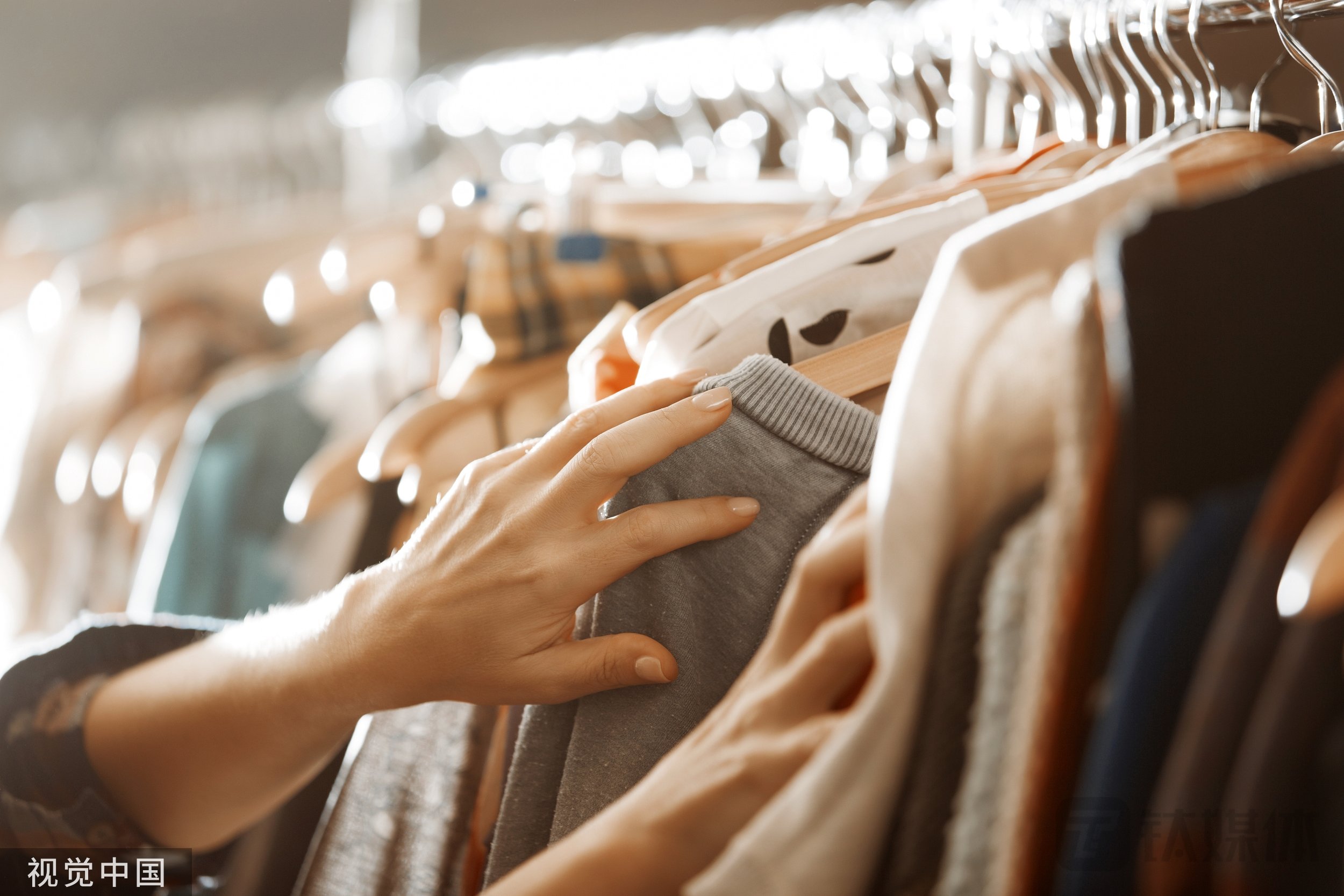 美尔雅：继并购连锁药店后，再次向新能源领域转型，老牌服装公司能否“玩赚”？