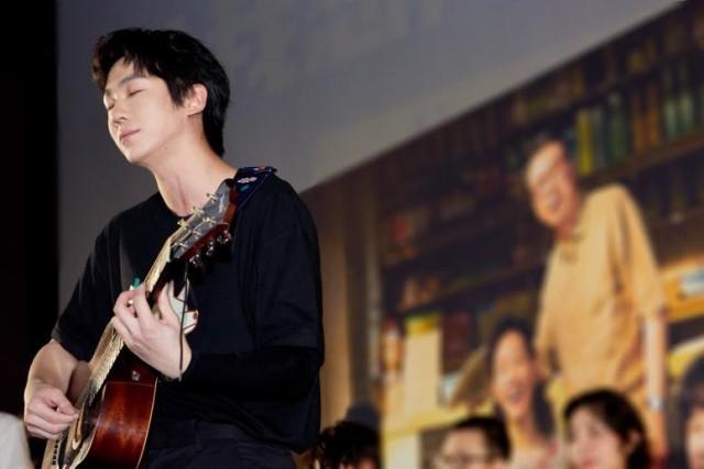 电影《忠犬八公》全国公映 白举纲与八筒诠释温情感动