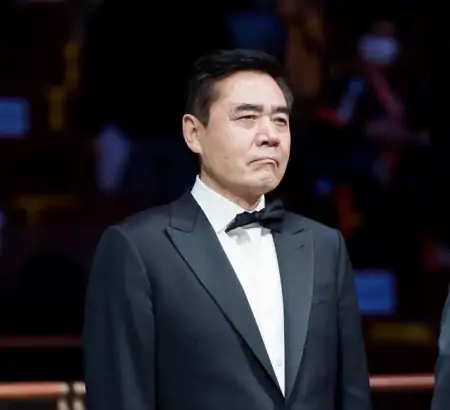 赵本山与陈宝国世纪同框！赵本山嘻哈造型吸睛，脚下运动鞋近万元