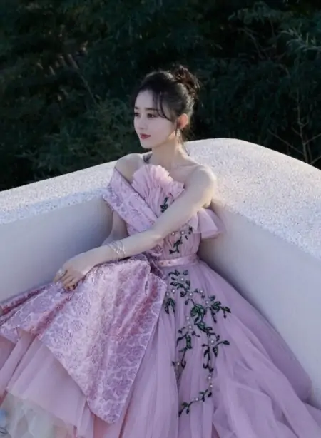 赵丽颖新剧大好！大秀好身材，和冯绍峰秀恩爱力破谣言