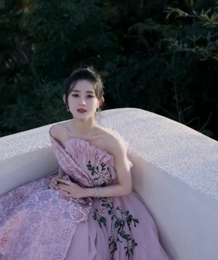 赵丽颖新剧大好！大秀好身材，和冯绍峰秀恩爱力破谣言