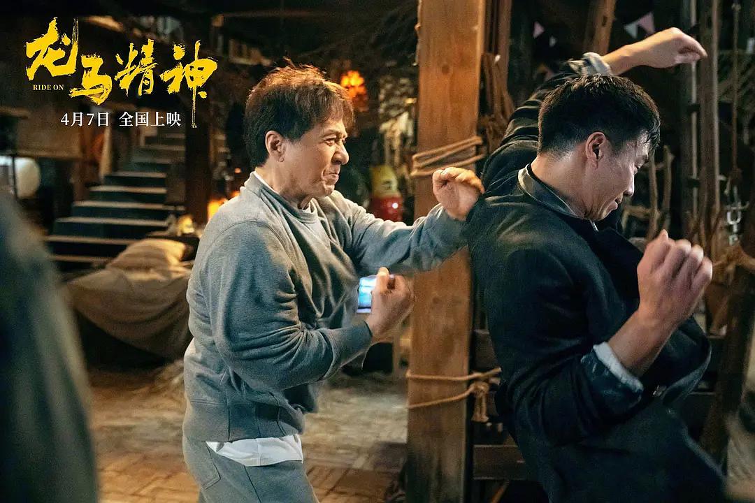 《龙马精神》跳下来容易，走下来难，成龙玩命炫技，致敬那个时代