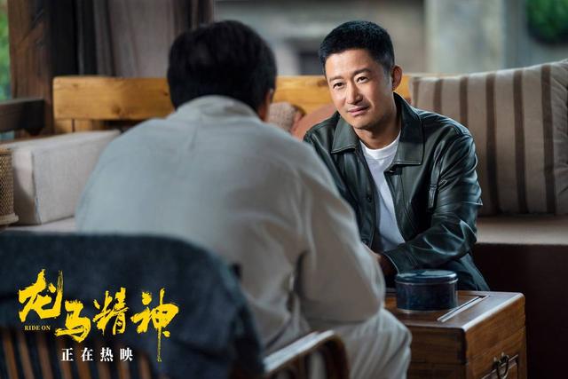 封面福利｜致敬龙虎武师，69岁成龙新片《龙马精神》今日上映