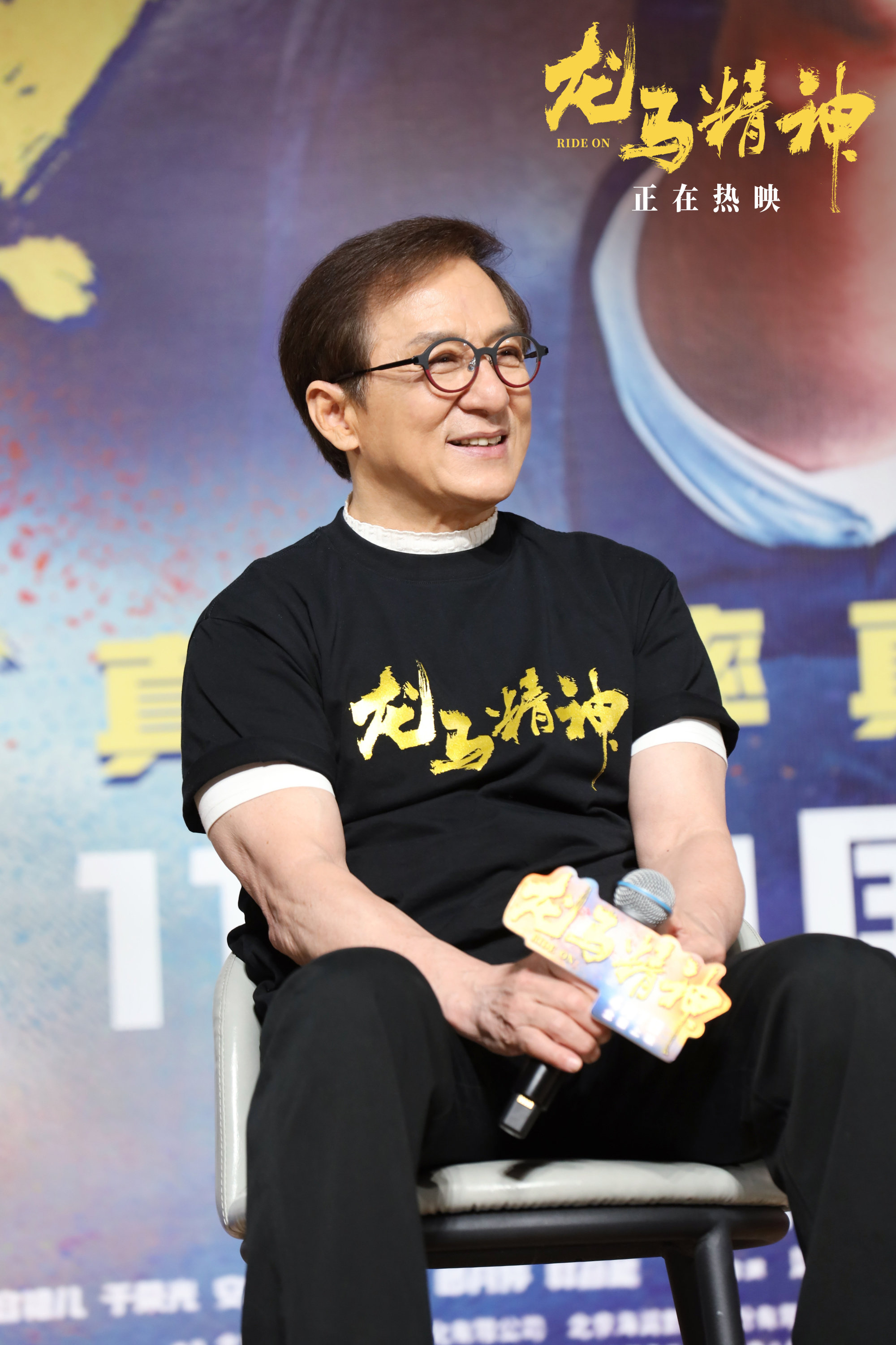 《龙马精神》遭学生当面批评，成龙：谢谢批评，就是要听到你们的声音