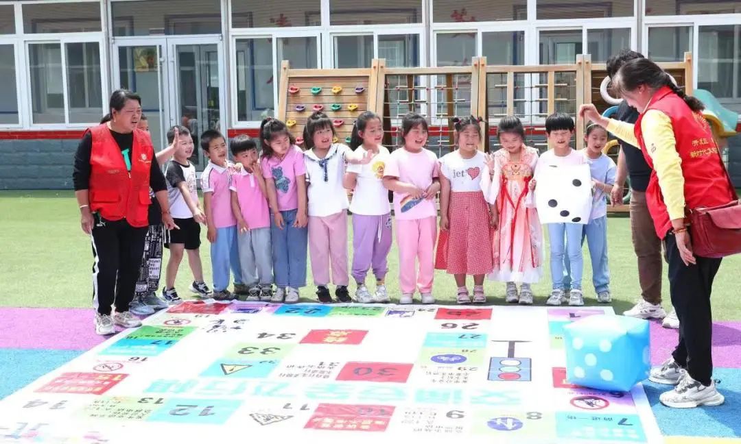 【安全生产月丨新时代文明实践】北马镇开展“大手拉小手  文明齐步走”交通安全进校园活动