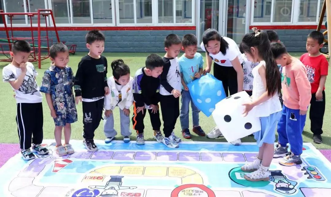 【安全生产月丨新时代文明实践】北马镇开展“大手拉小手  文明齐步走”交通安全进校园活动