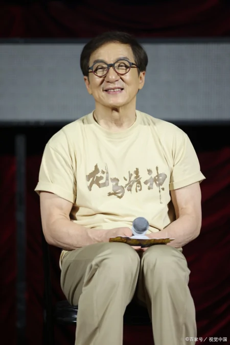 成龙：我还能打还能跳，这就是龙马精神