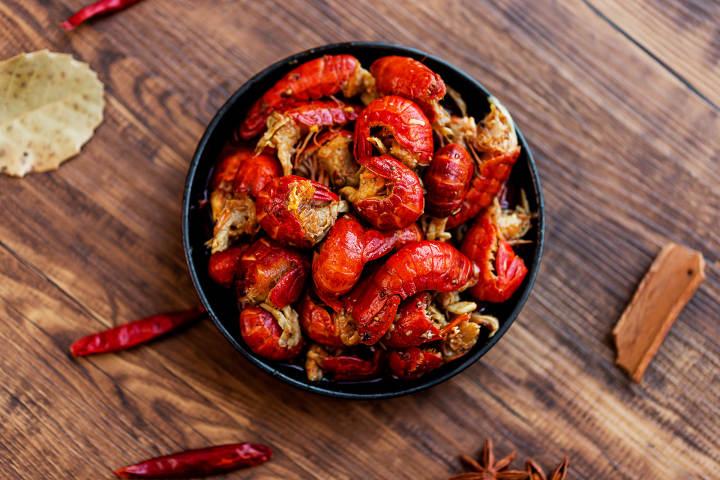 “吃小龙虾1人不超1斤"又上热搜，网友评论亮了……这样做才能放心吃