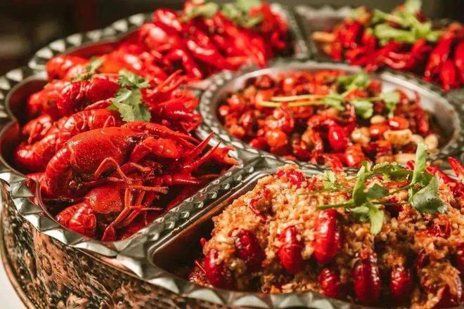 小孩子才做选择题，音乐节、冰啤酒、小龙虾，我们到君山全都要！