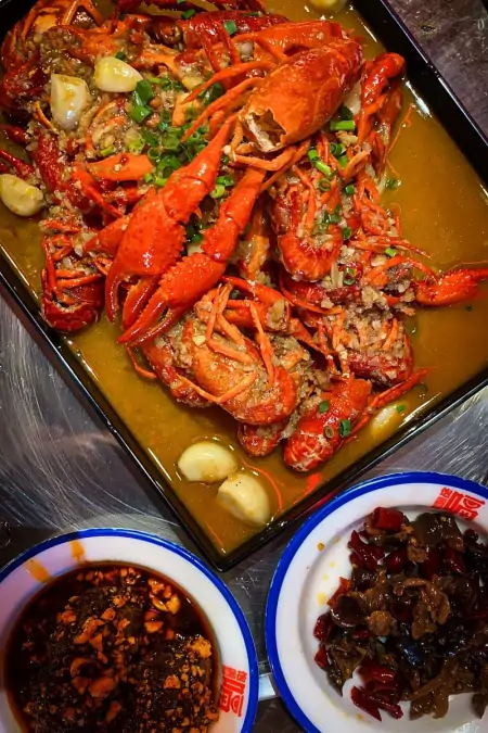 江苏连云港小龙虾大降价，每斤最低价格已跌破10元