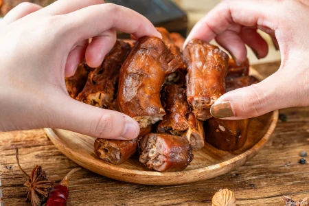 淄博烧烤之后 这次是武汉的鸭脖子