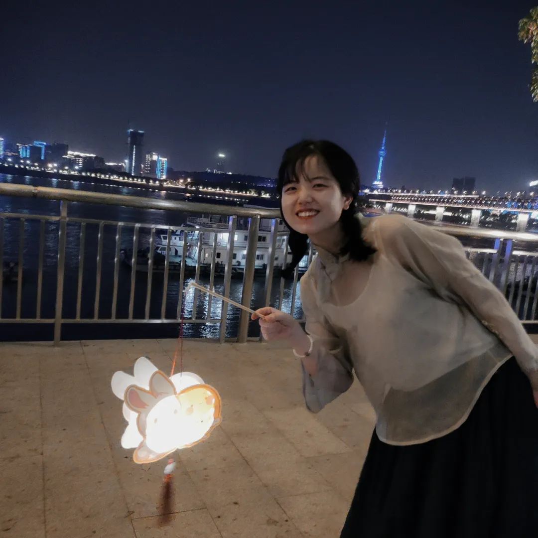 余书婷，刚答辩完就“跑”了