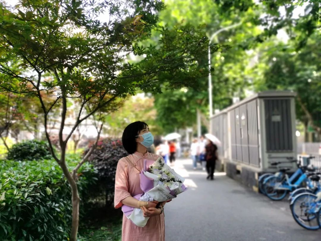 余书婷，刚答辩完就“跑”了