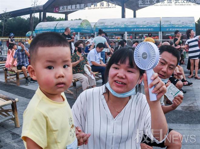 “行走式”降温神器热销，实际效果却褒贬不一，专家提醒使用不当或成“行走小炸弹”