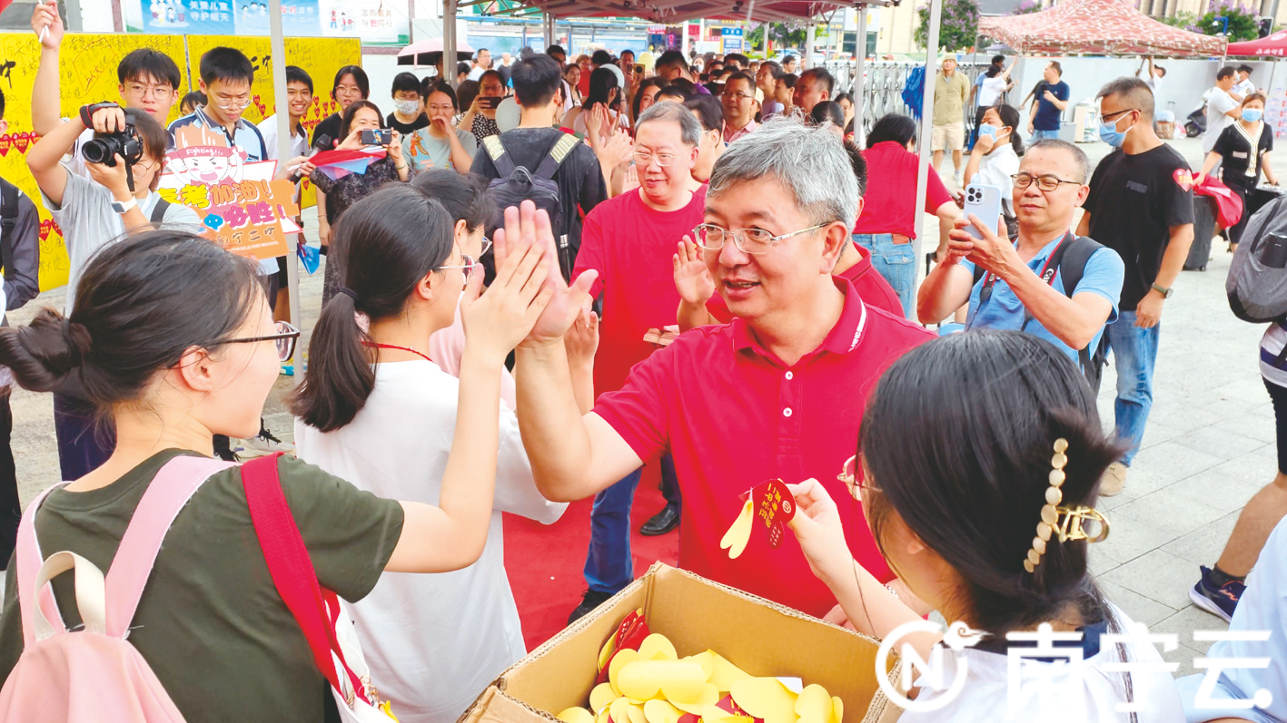 今日，一起为46万广西考生加油！
