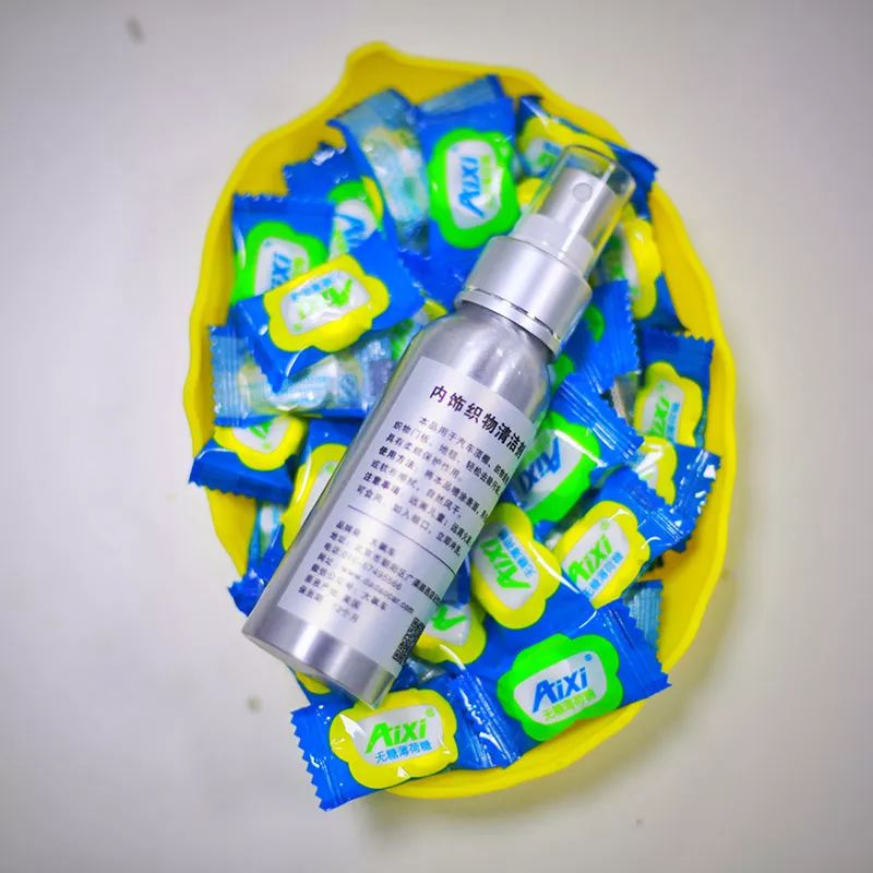 手动挡车型，急刹时踩不踩离合？