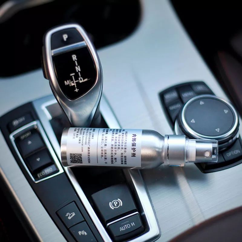 手动挡车型，急刹时踩不踩离合？