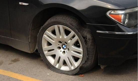 【开车必看】手动挡刹车该不该踩离合？