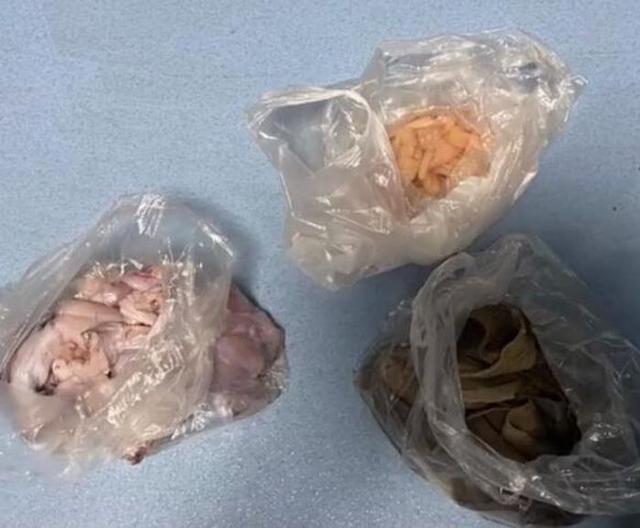 两女子为吃自助餐回本被行拘 网友：为了吃免费牢饭也是够拼的（女子去98元一位的自助餐厅吃饭 拿到生蚝一看瞬间怒了）