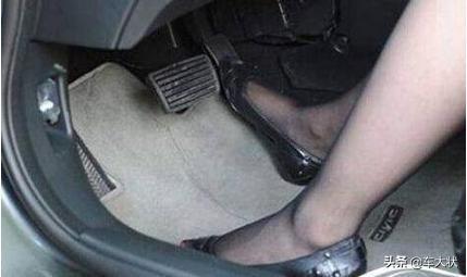 新手开手动挡车，总是熄火，这是为什么？-手动挡车开着开着就熄火了怎么回事