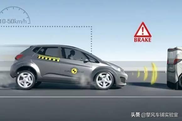 我们如果开的是手动档车，紧急刹车时要同时踩离合吗？-手动挡汽车紧急刹车